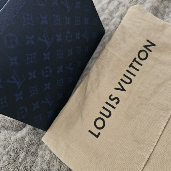 Pochette Voyage MM ***Authentic Louis Vuitton*** - Picture 3 of 5